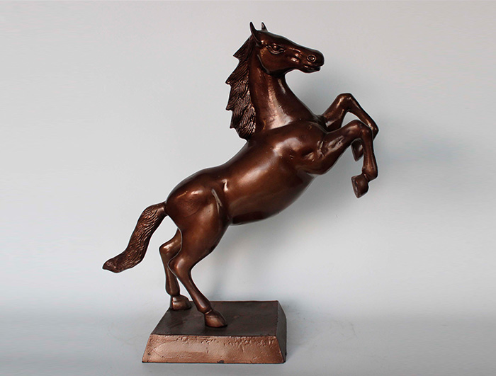 bronze color-horse statue